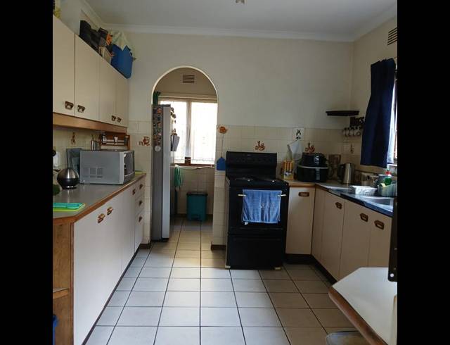 5 BEDROOM HOUSE FOR SALE IN MONTCLAIR